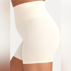 Yummie Mona Shaping Short in Nude